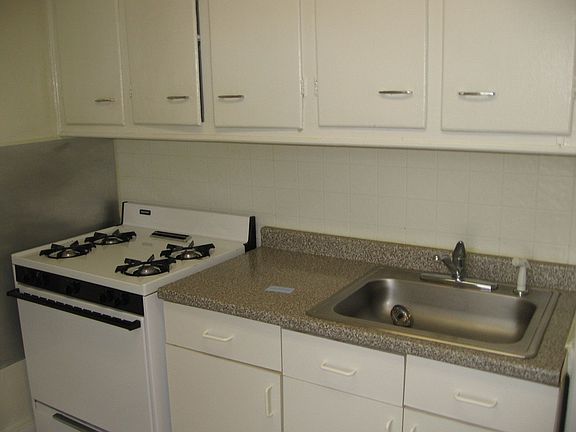 3rd image of 206 Trenchard St