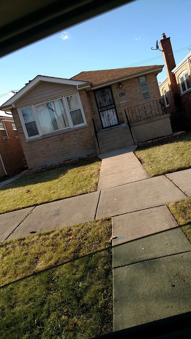 8124 S Claremont Ave photo 1