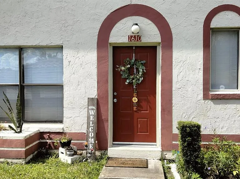 1610 Little River Dr #20 — Photo 1