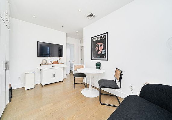 5th image of 102 Norfolk St #31