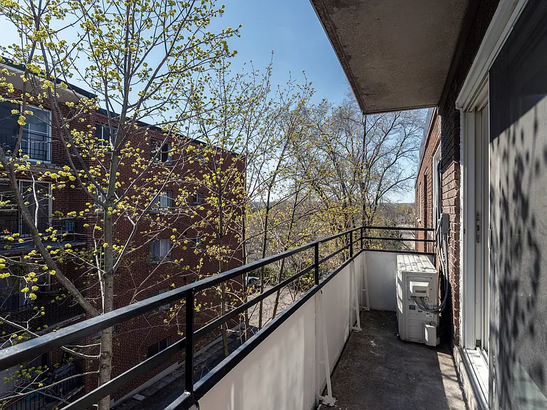 2194 King St E #106 — Photo 8