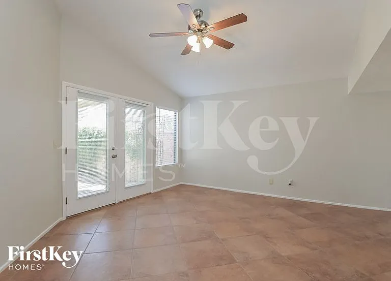 3240 N Hill Farm Dr — Photo 8