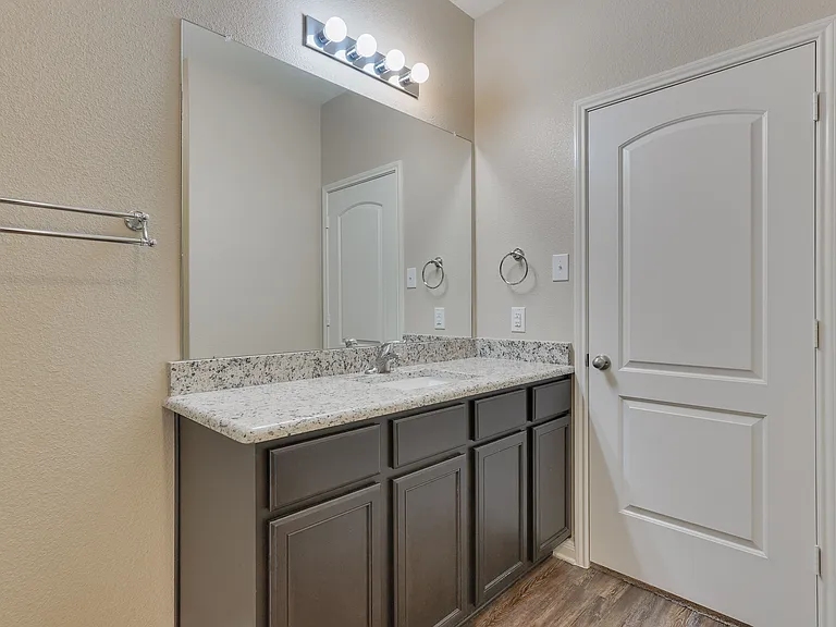 1517 Hill Top Ct — Photo 17