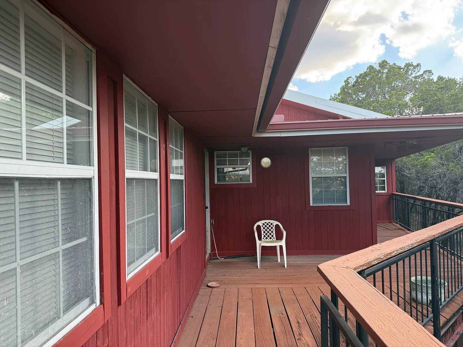 2 bed, 2.5 bath, 2570 sqft, $2,000 — Photo 2