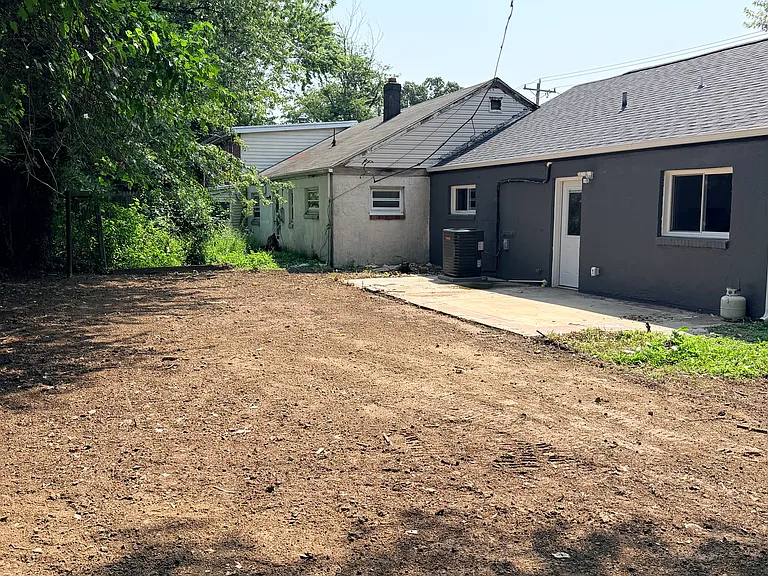 106 Lambson Ln — Photo 3