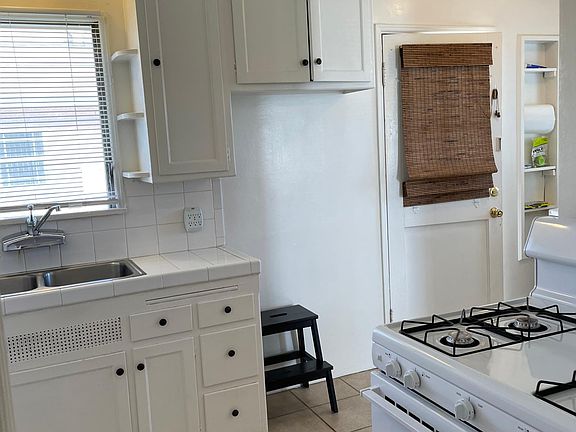 3rd image of 2381 Belmont Ave #2381