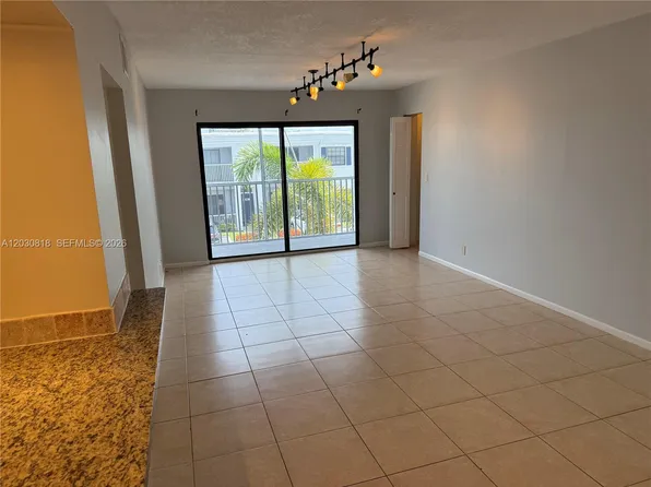 170 Cypress Club Dr, Pompano Beach, FL