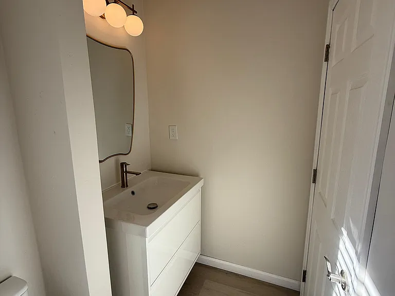 824 Elm St — Photo 8