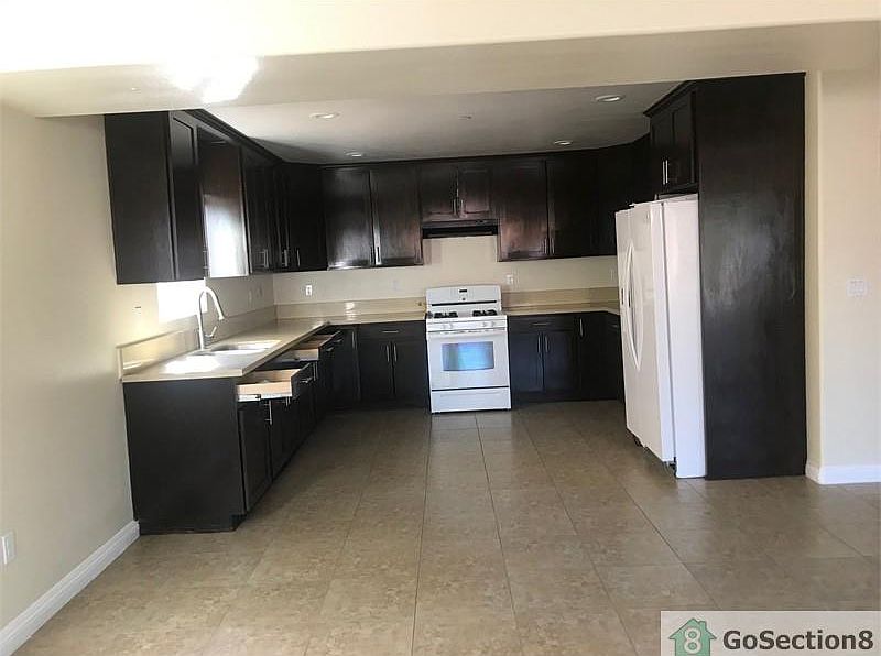 1st image of 335 W 49th St