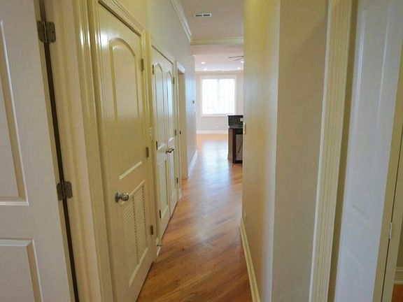 4th image of 2337 W Morse Ave