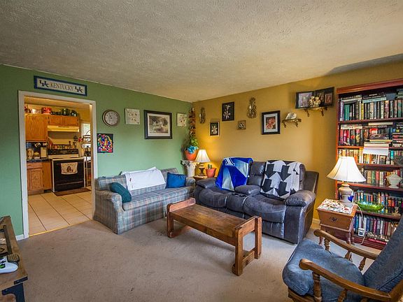 3rd image of 304 Royalty Ct