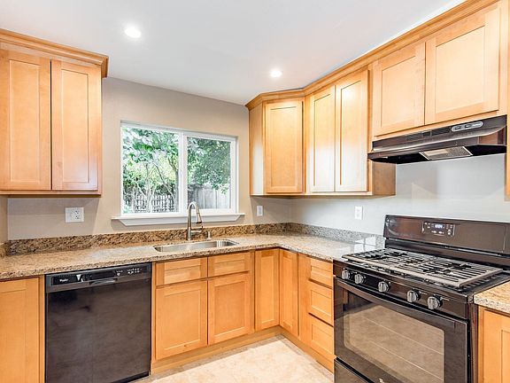 4th image of 776 N 12th St