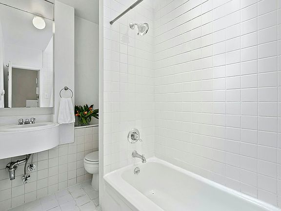 4th image of 123 W 78th St #2F