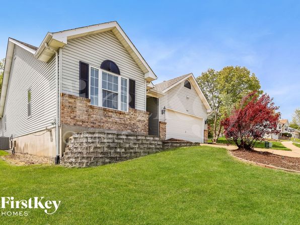 650 Silver Maple Dr, Fenton, MO 63026