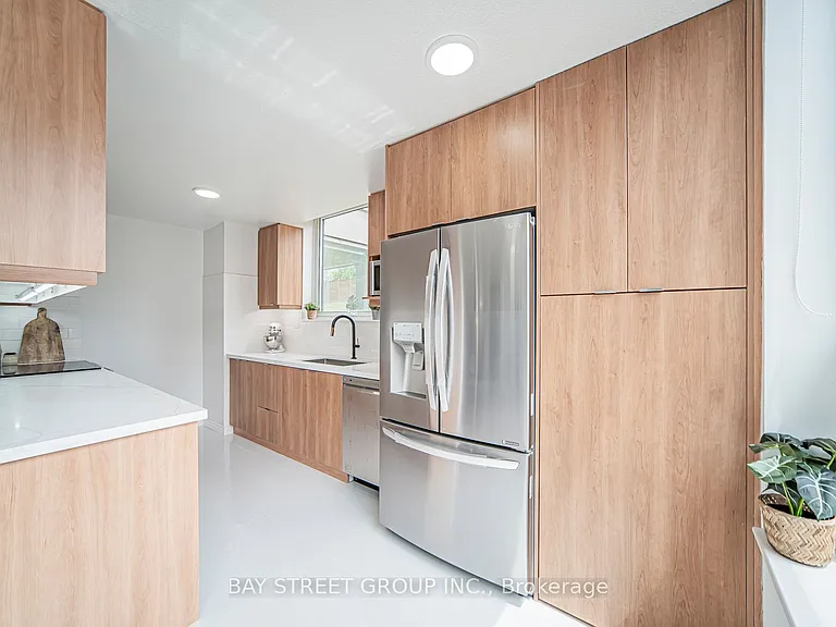 326 Major Mackenzie Dr E #102 — Photo 4