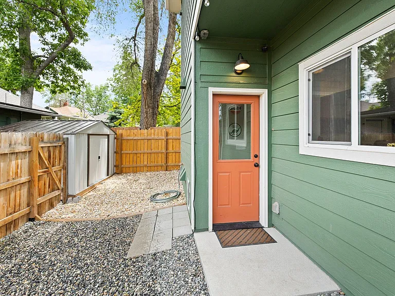 815 E Cache La Poudre St #B — Photo 36