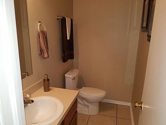 2nd image of 2433 Beech St