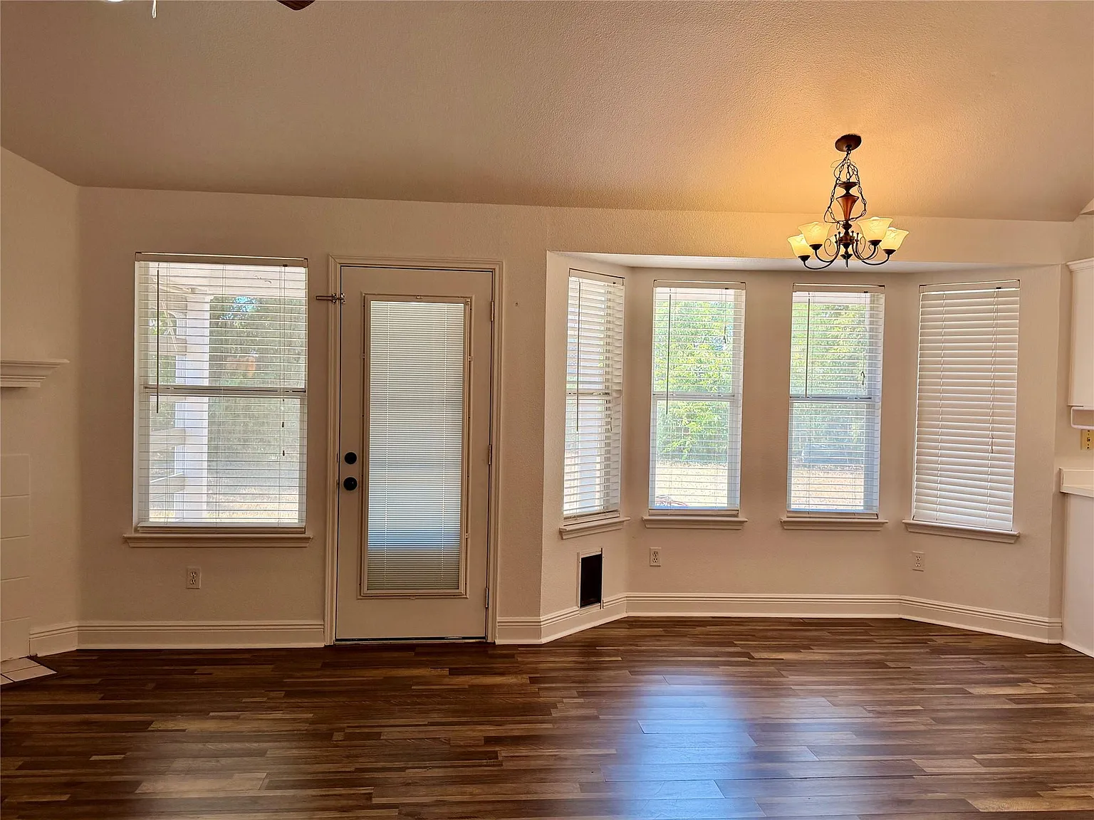 4 bed, 2.0 bath, 1428 sqft, $1,850 — Photo 3