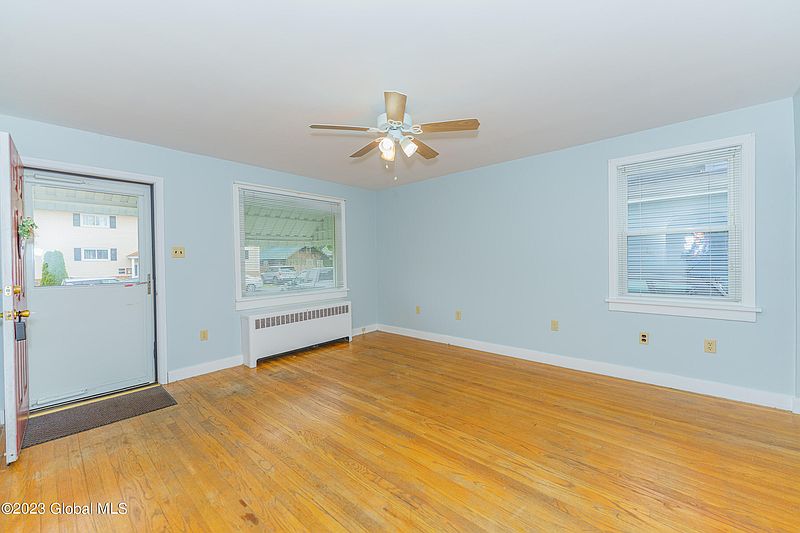 4th image of 2522 Pauline Ave Avenue