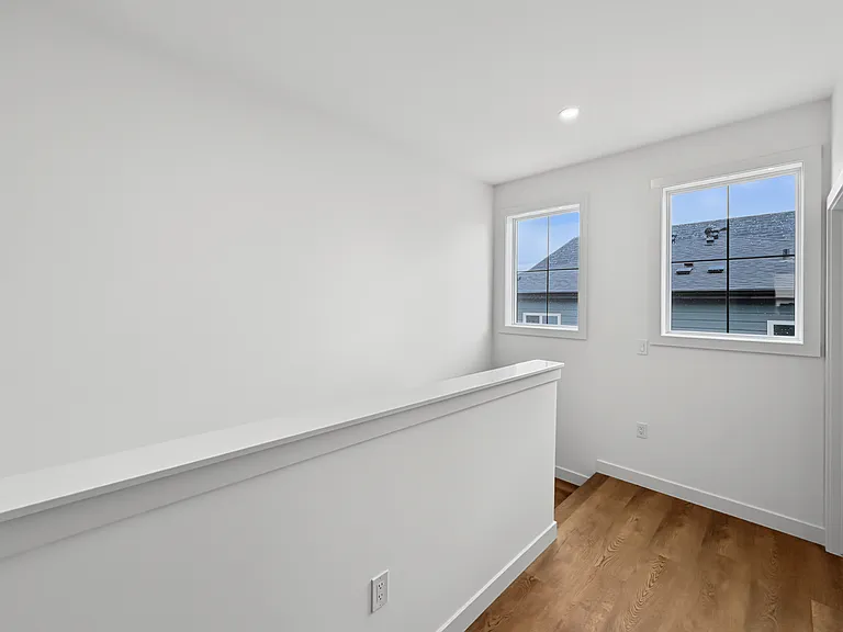 227 26th Ave NE #201 — Photo 21