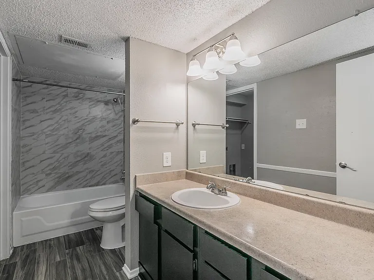 Station 121 at Town Center Apartments — Photo 207