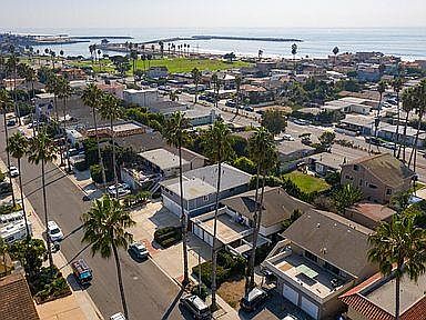 Steps to the park, harbor, bike path and beaches!