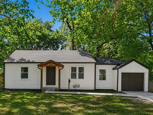 11220 Applewood Dr, Kansas City, MO 64134