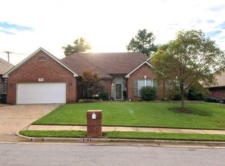 1013 Richmond Rd, Edmond, OK 73034