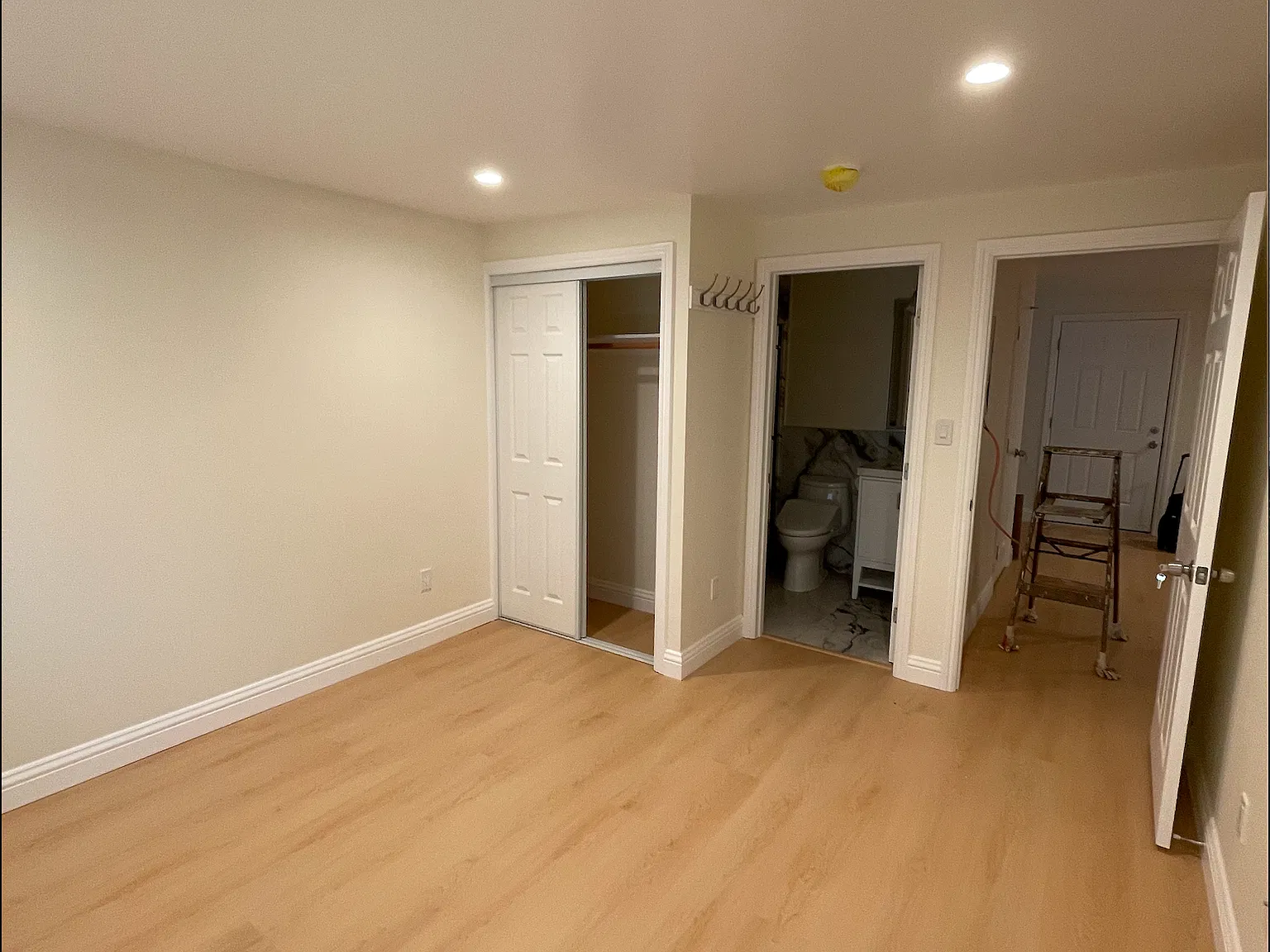 1 bed, 1125 sqft, $1,800 — Photo 2