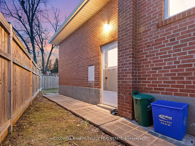 49 Ewing St — Photo 28