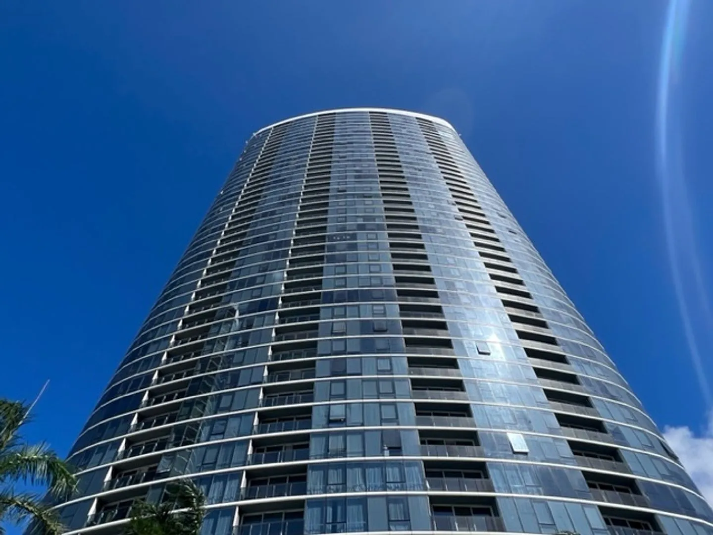 Captivating Panoramic Views from the 42nd Floor in the East Tower of the Moana Pacific — Photo 1