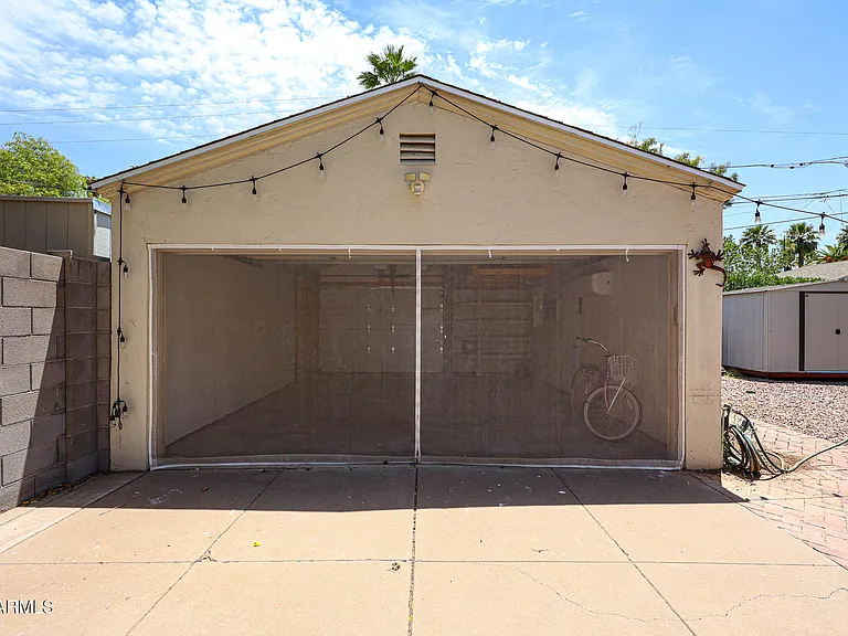 1317 W Holly St — Photo 37