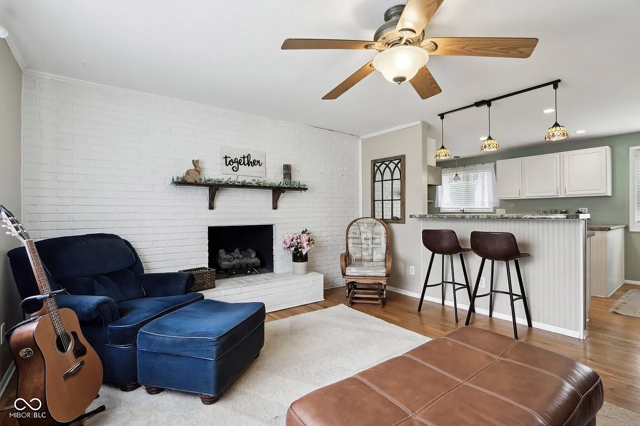 3 bed, 1350 sqft, $1,975 — Photo 2