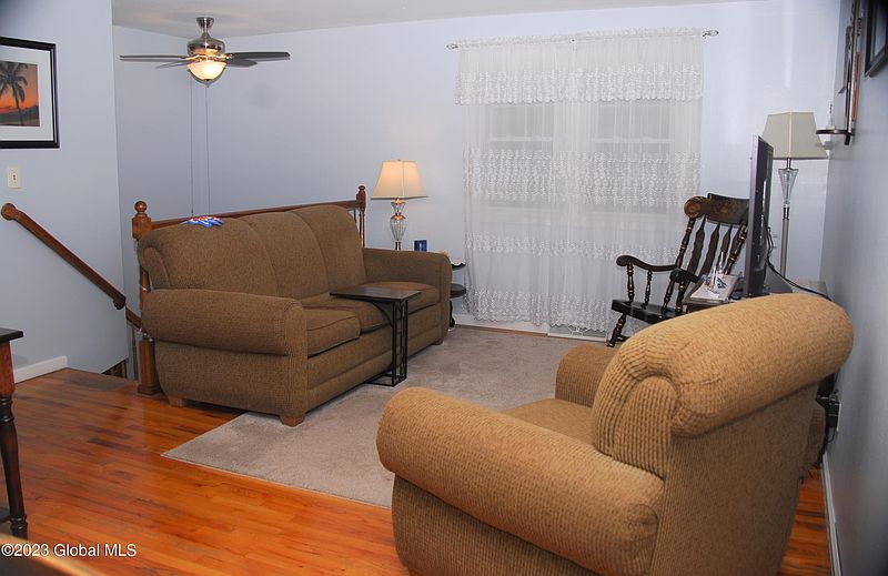 4th image of 28 Lamplighter Lane