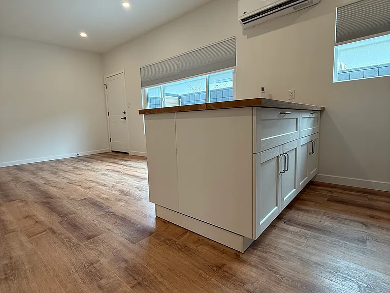 1509 N Hollywood Way #B — Photo 14