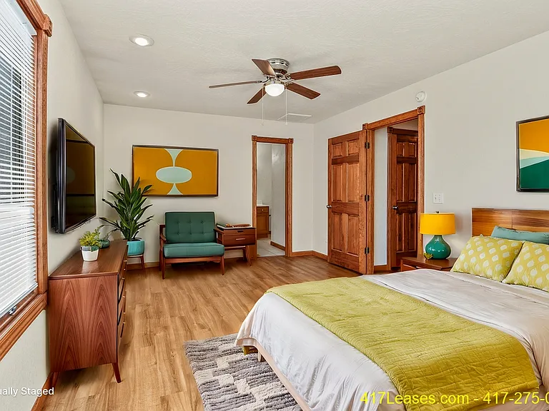 1261 E Lakewood St — Photo 21