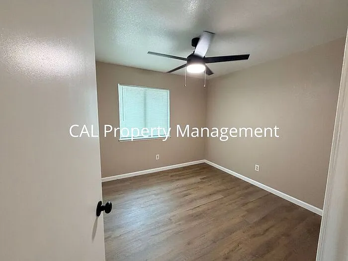 421 Michael Cir — Photo 13
