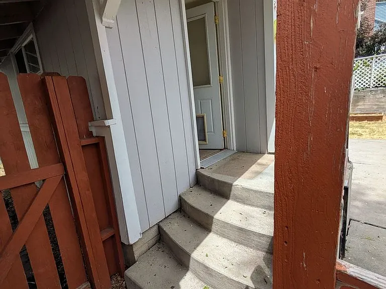 1946 Melrose St — Photo 18
