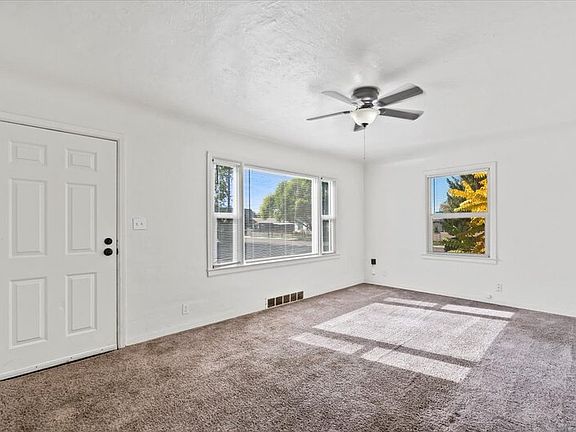 3rd image of 1104 E Dewey Ave