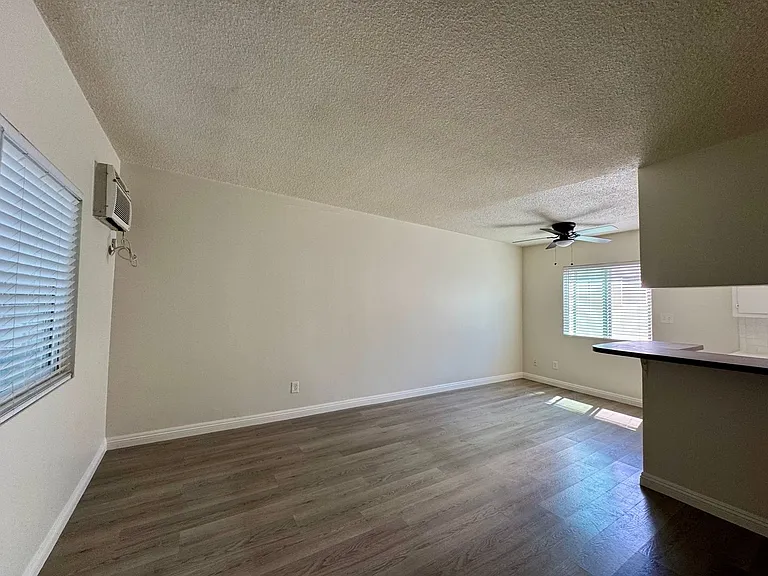 626 E Chevy Chase Dr #15 — Photo 4