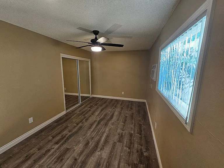 691 Graves Ave — Photo 12
