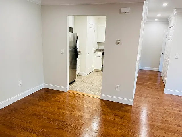 1465 E Putnam Ave — Photo 6