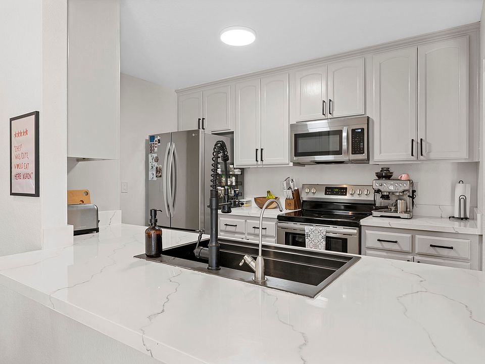 1st image of 2126 Woodbury Pl