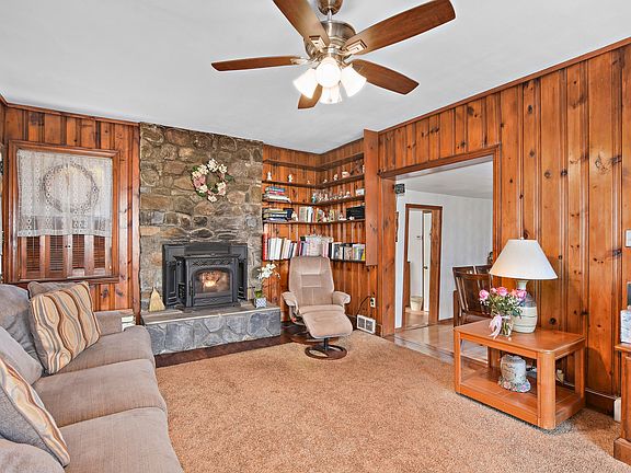 4th image of 5 Crest Dr
