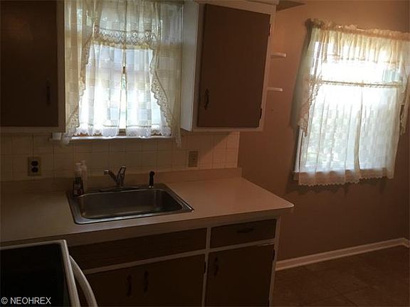 4th image of 542 E 300th St