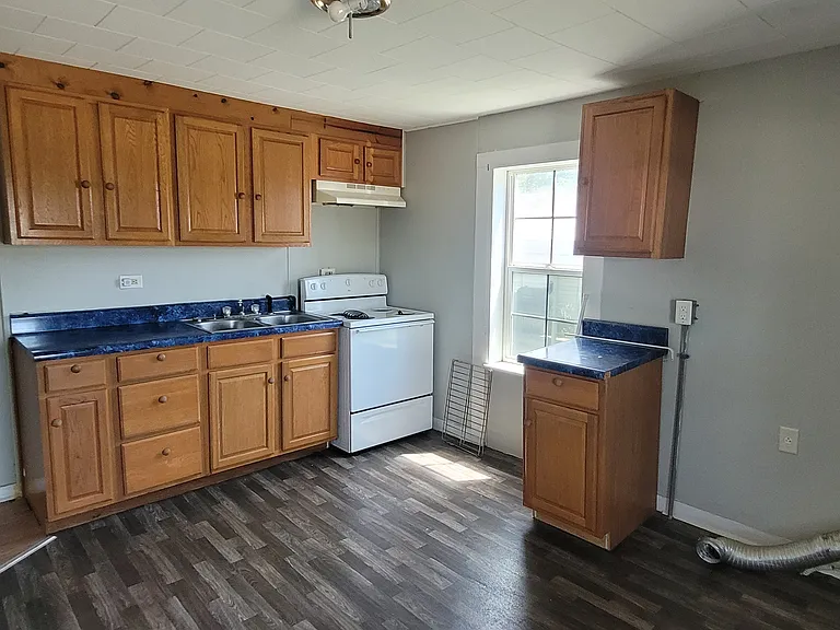 110 E Castleton Ave — Photo 3