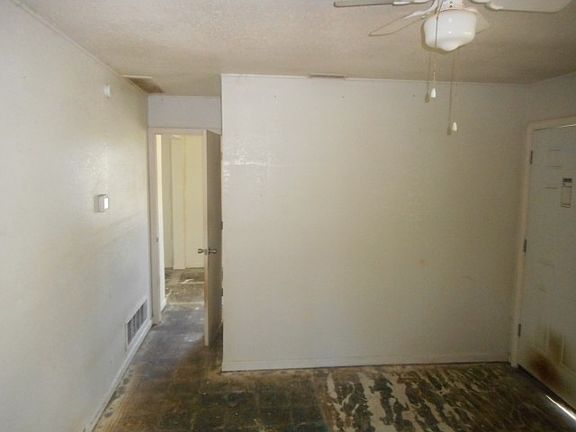4th image of 5110 Forest Ave