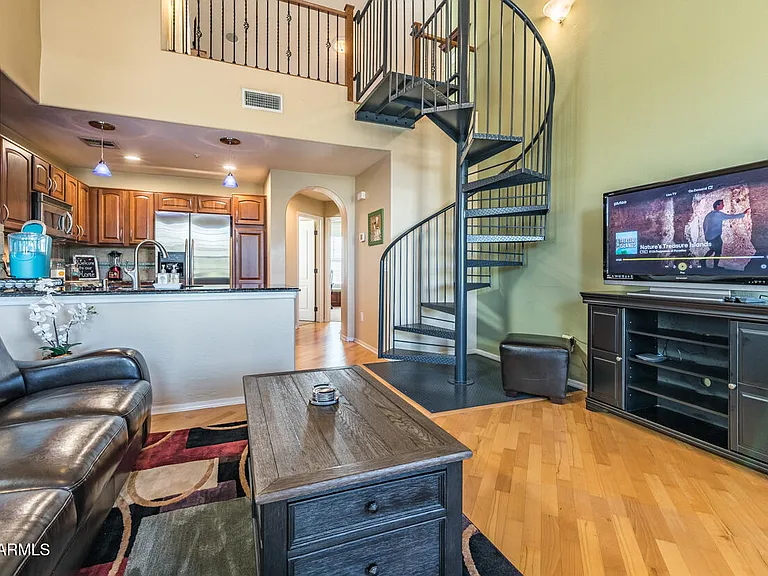 1664 E Bridgeport Pkwy — Photo 16