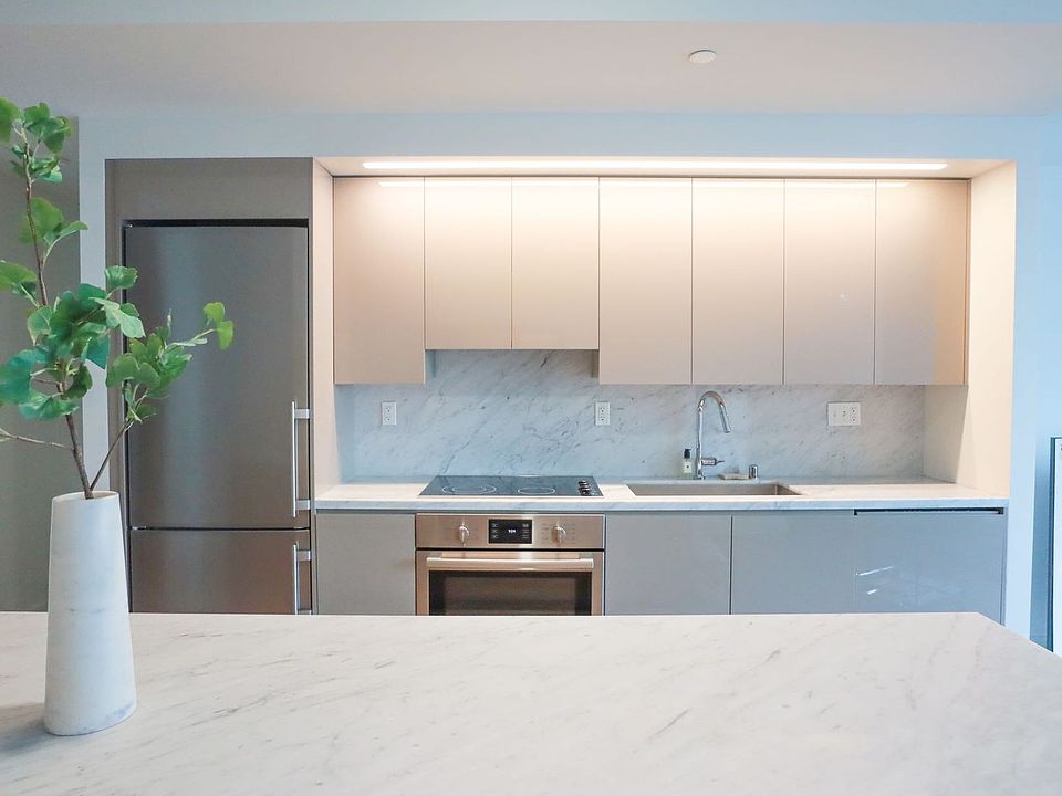 1st image of 1050 S Grand Ave #1107