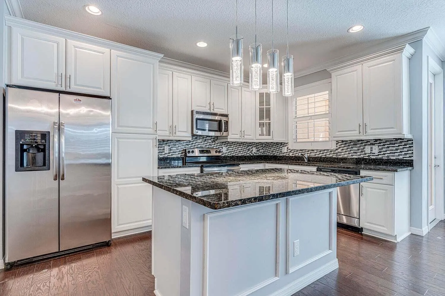 3 bed, 2.5 bath, 1626 sqft, $4,000 — Photo 1